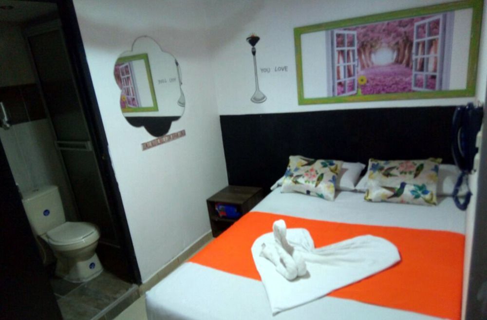 El Amanercer Parque Del Agua Residencia Muy Central Hotel Manizales Buitenkant foto